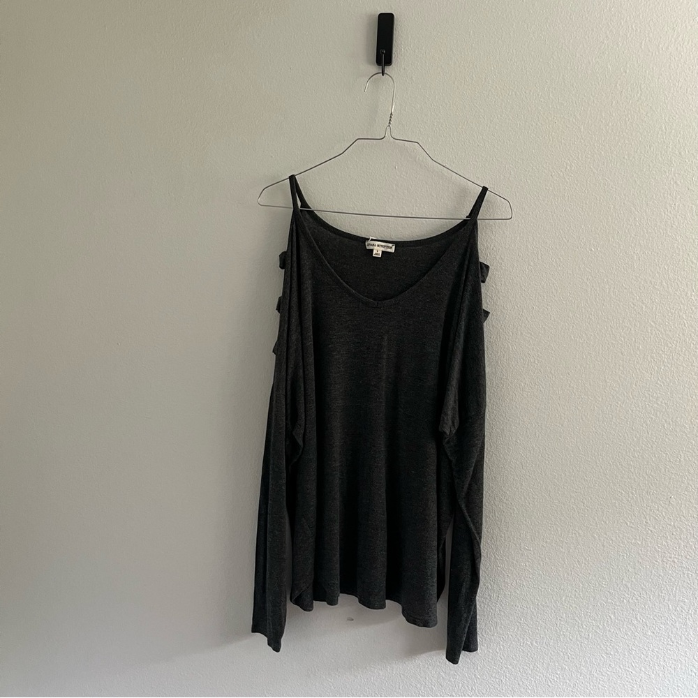 Zenana Outfitters • Long Sleeve Cold Shoulder Tee